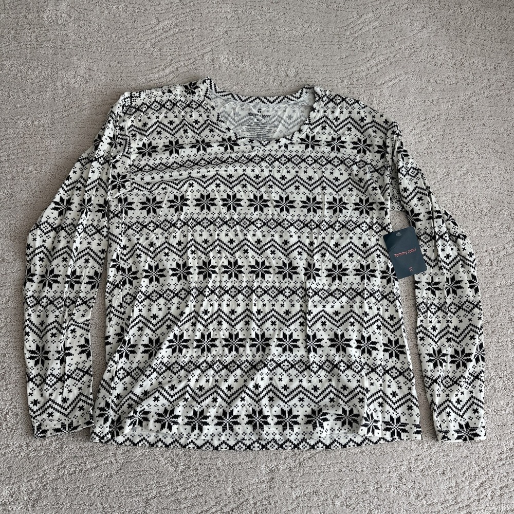 Women's NEW Tommy John Small Long Sleeve Winter Snowflake Shirt Soft Silky